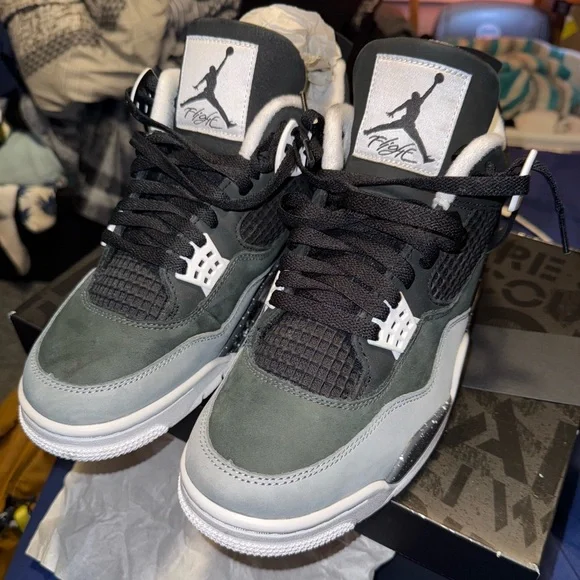 Air Jordan Retro 4 Sneakers in Black and Gray - Picture 5 of 8